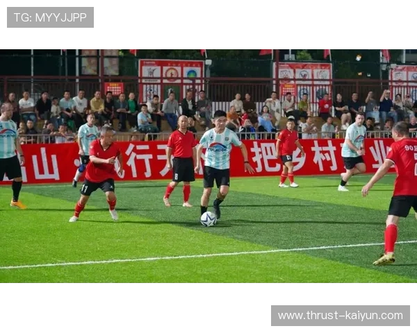 聚焦绿茵场巨星独家专访揭秘足球人生与赛场内外故事