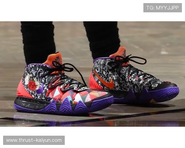 足球球星穿科比鞋展现球场风采与独特魅力的时刻 足球球星穿科比鞋展现球场风采与独特魅力的时刻